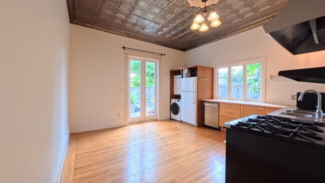 Building Photo - 1818 Webster-