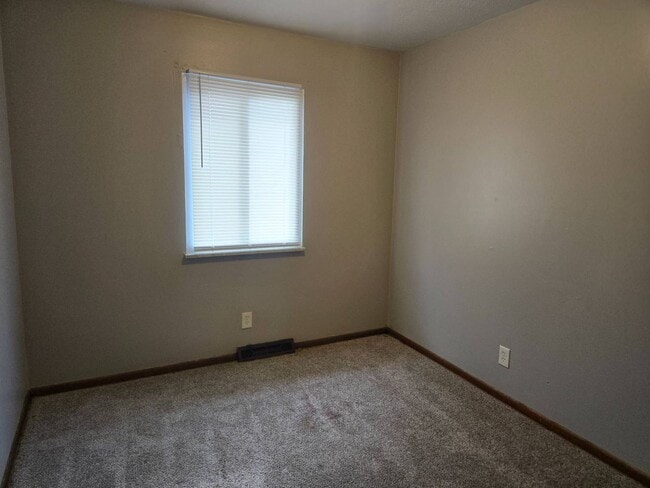 Building Photo - 2264 5th St SW