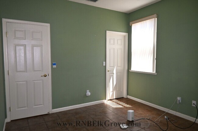 Building Photo - 5 Bedroom Home in Elk Grove! - Resident Benefit Package Property