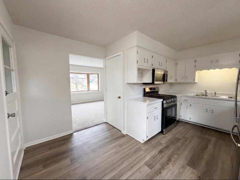 Building Photo - 8615 Virginia Cir N