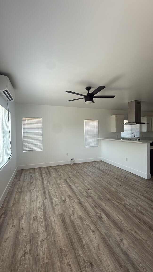 Building Photo - 4606 S Normandie Ave