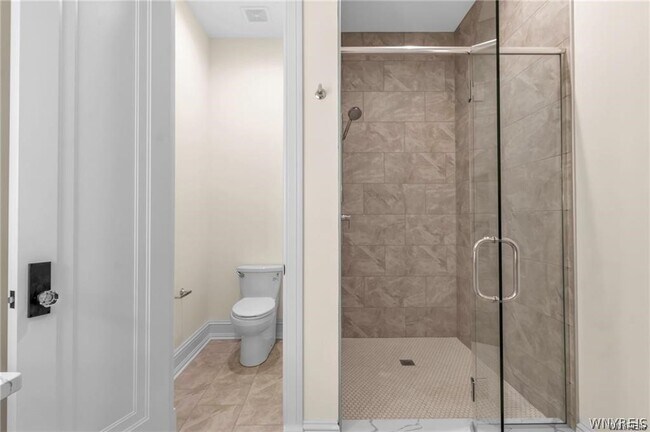 Building Photo - 674 Main St