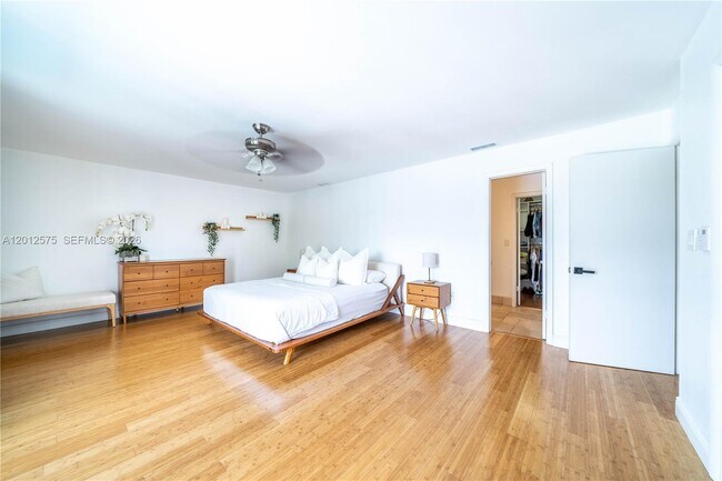 Building Photo - 330 SW 133rd Pl