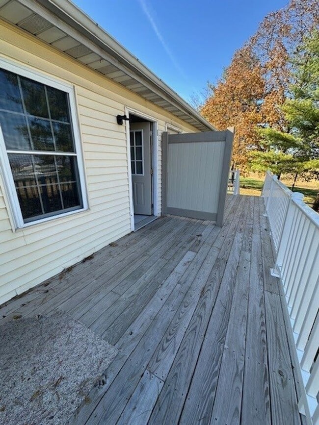 Building Photo - Leola 2 Bedroom 2nd floor