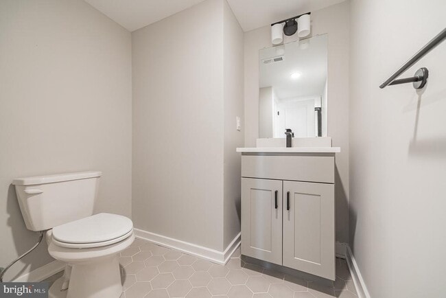 Building Photo - 2410 Clifford St