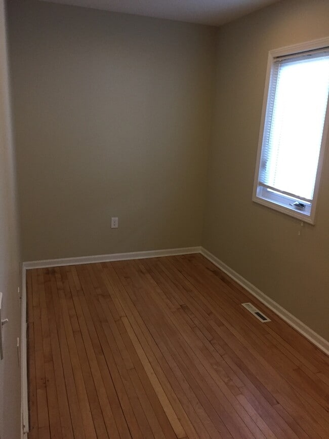 Building Photo - Beautiful 3br/2 ba single family
