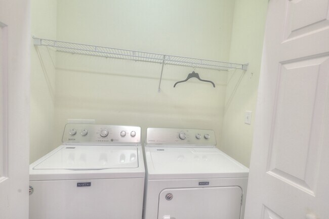 Building Photo - 6260 Alyssum Pl