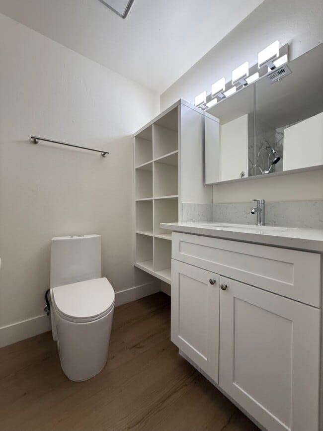 Building Photo - 6228 Meadow View Ln