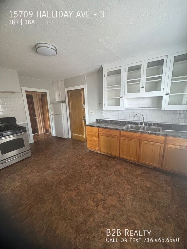 Building Photo - 15709 Halliday Ave