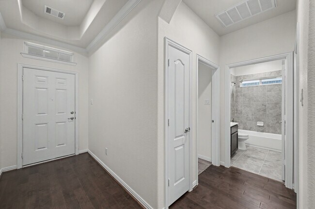 Building Photo - 21327 Somerset Shores Crossing