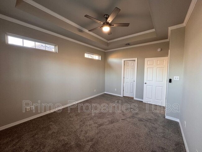 Building Photo - 528 North Willow Pl W