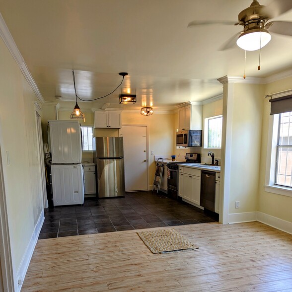 Kitchen - 2852 S Palm Grove Ave