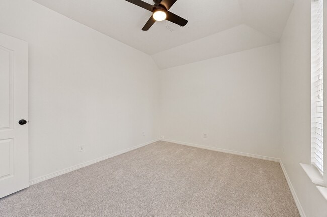 Building Photo - 910 Box Elder Dr