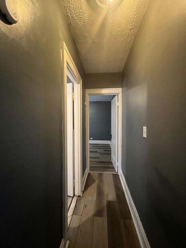 Building Photo - 9913 Mt Auburn Ave