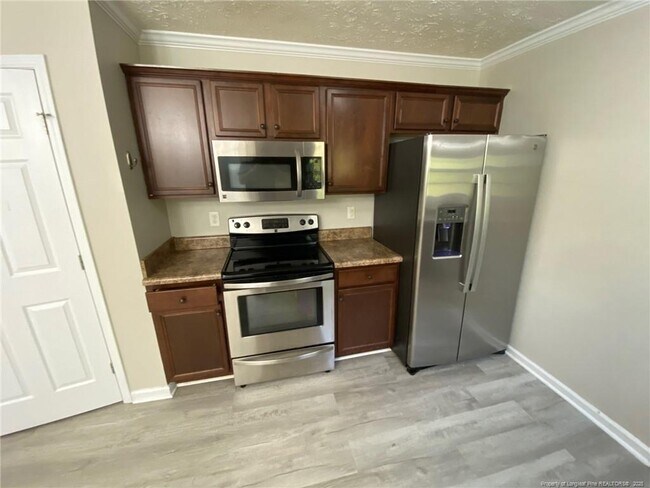 Building Photo - 2106 Crain Ct