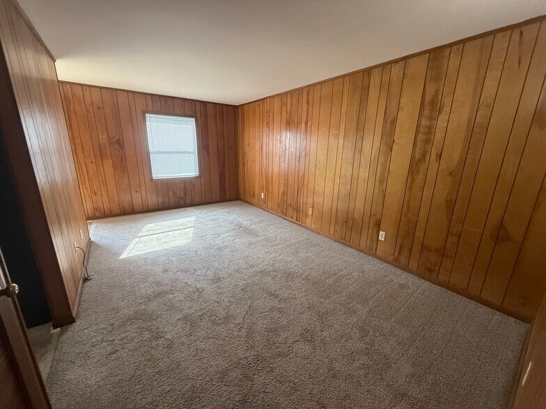 Building Photo - 586 Franklin St