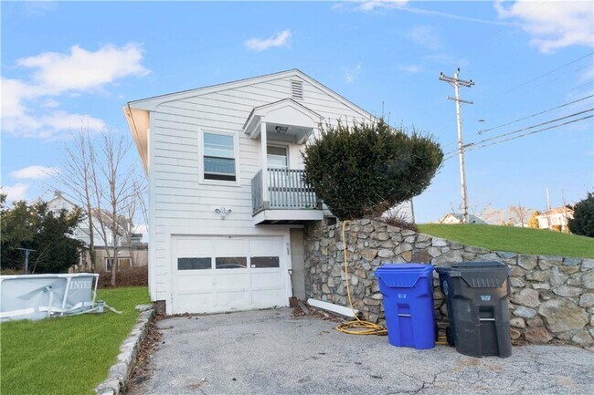 Building Photo - 181 Cowesett Ave