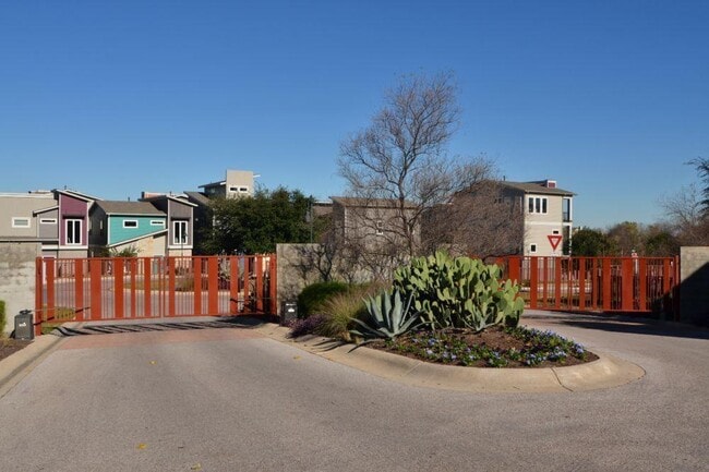 Building Photo - 2921 Bond Dr