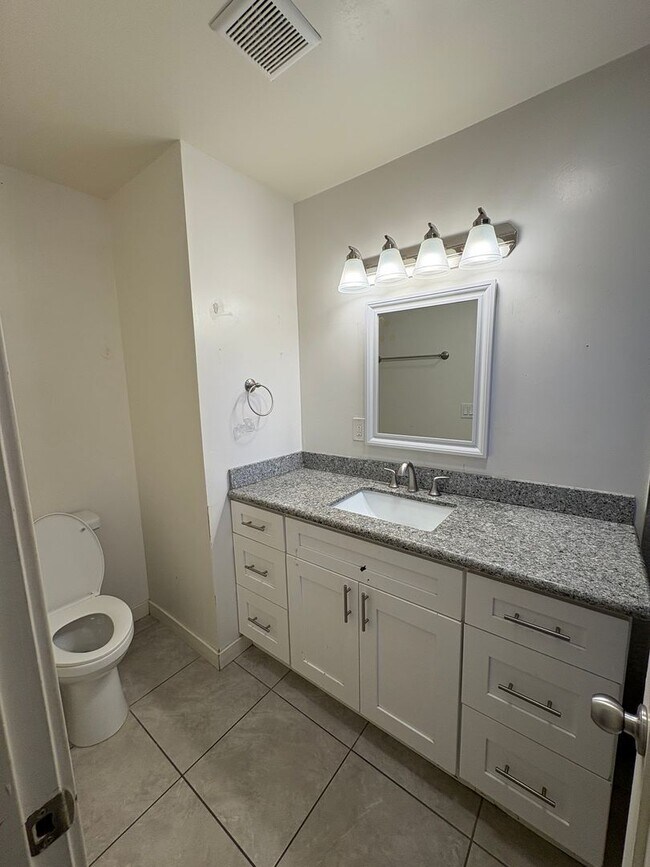 Building Photo - 4477 Hilltop Dr