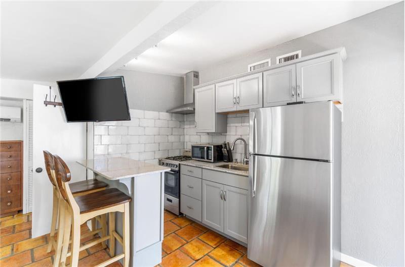 Building Photo - 400 33rd St