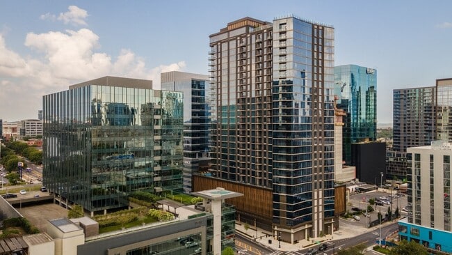 Building Photo - Welcome to your new home! Luxury 1BE1BA condo at the Pullman Gulch Union in the center of Nashvil...