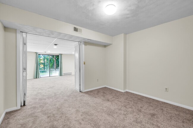Building Photo - 103 Cliffside Dr