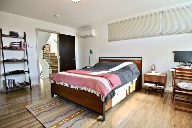 Building Photo - Modern, Stand Alone Home in the heart of Ballard!