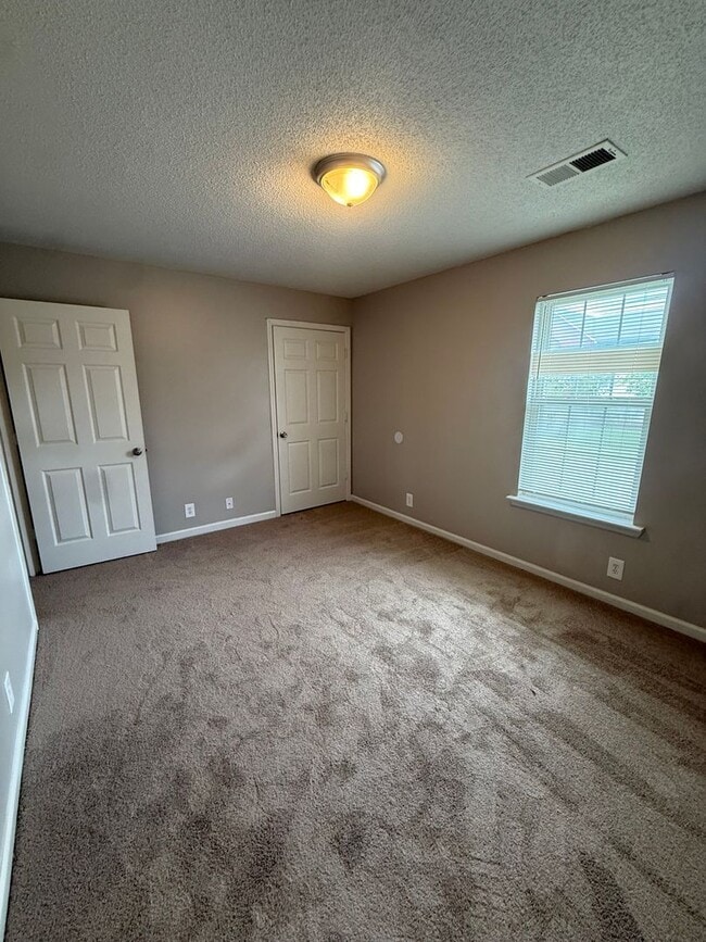 Building Photo - Spacious 2 Bedroom Duplex Near MTSU!