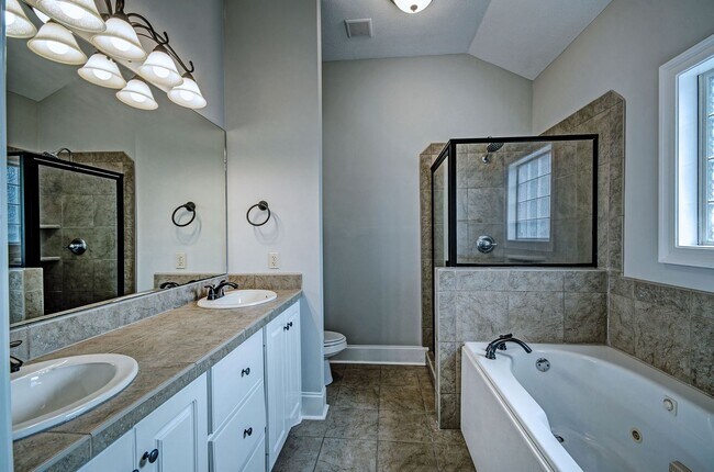 Building Photo - 123 Cedar Green Dr
