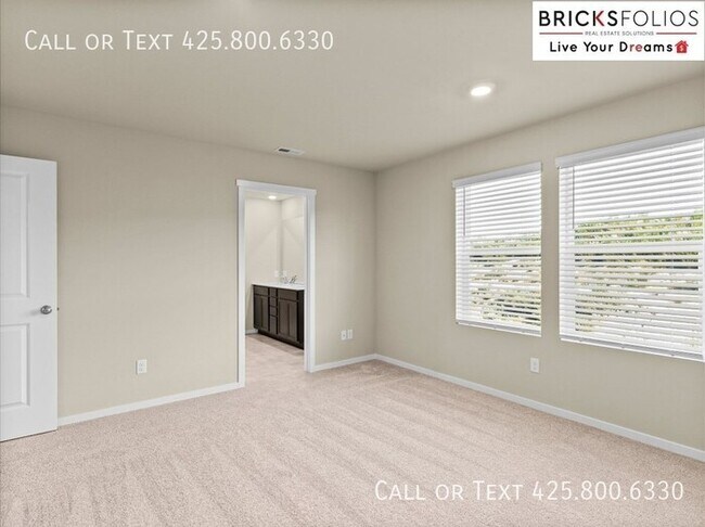 Building Photo - Inviting Home in Port Orchard with a Perfe...