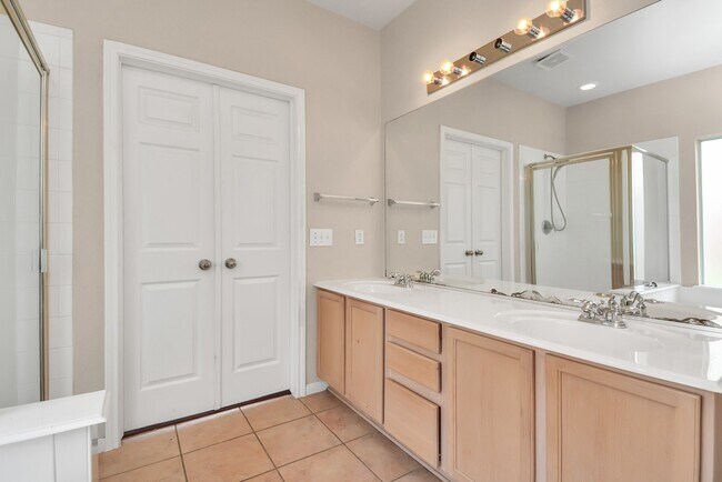 Building Photo - 8810 Sunforest Ln