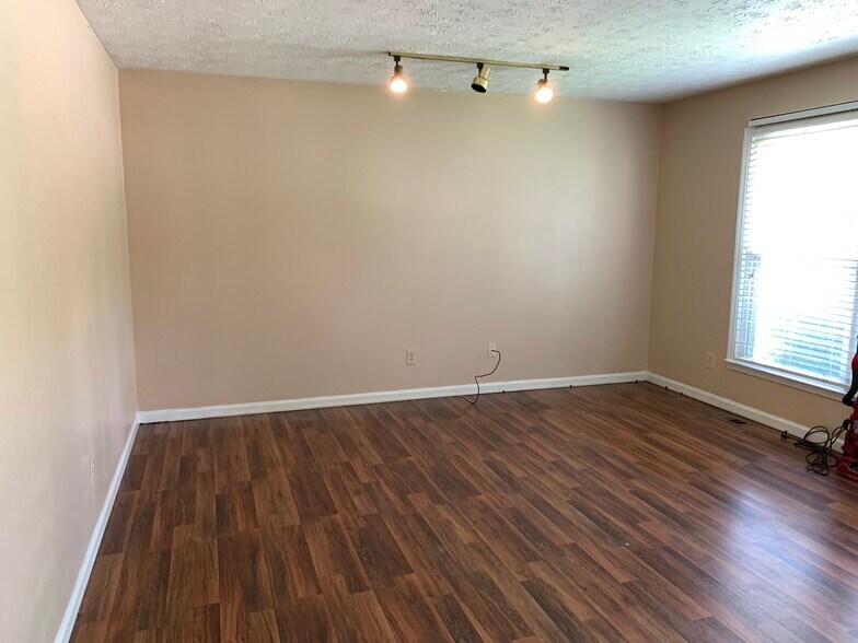 Building Photo - 3229 Catskill Ct