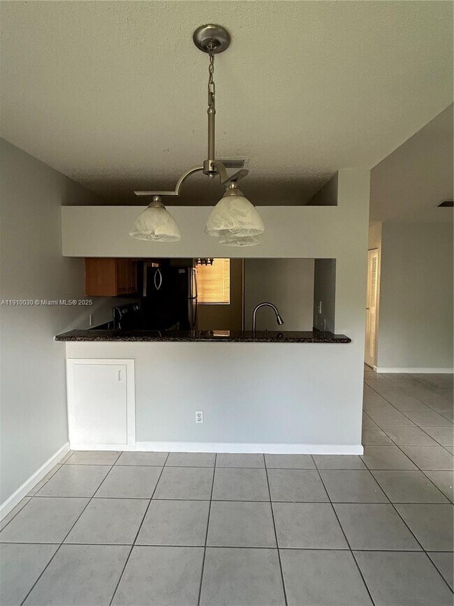 Building Photo - 1060 Coral Club Dr