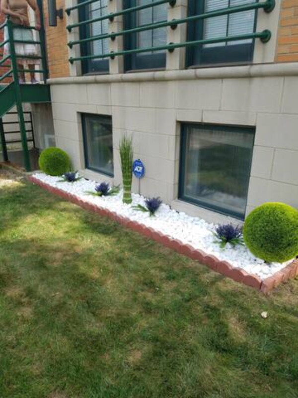 Building Photo - 445 E Bowen Ave