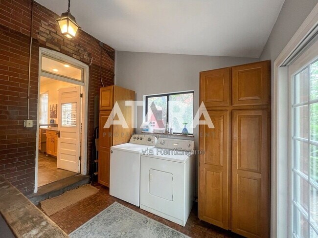 Building Photo - 226 W 300 N