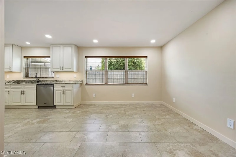 Building Photo - 2115 St Croix Ave