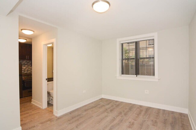 Building Photo - 434 W Belden Ave