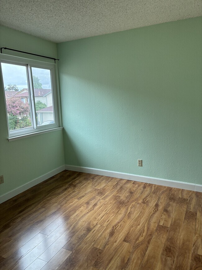 Building Photo - 706 Ridgeview Terrace