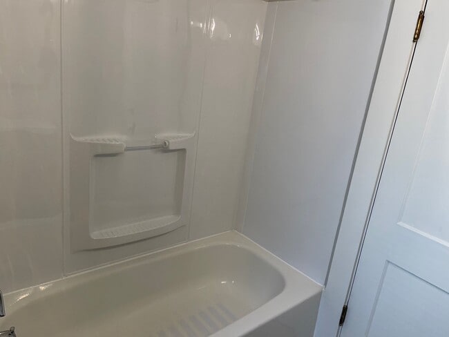 Building Photo - Pet Friendly 4 bedroom 1 bath