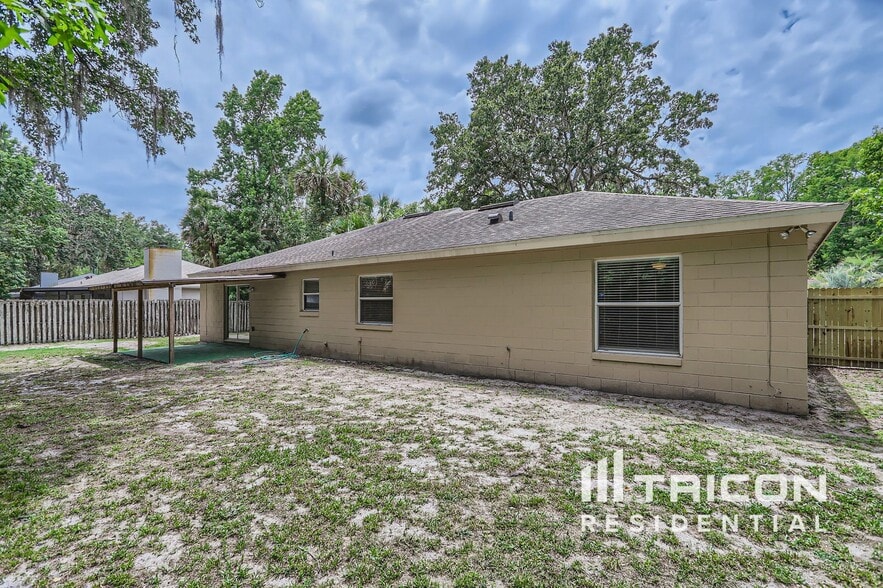 Building Photo - 239 Oak Rd