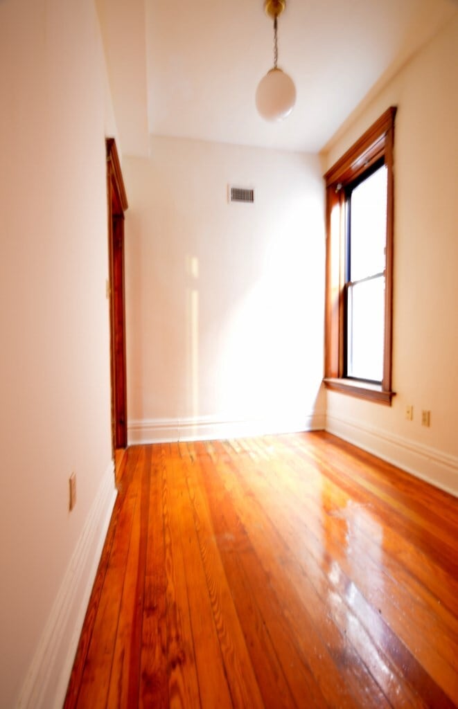 Building Photo - 638 W Drummond Pl