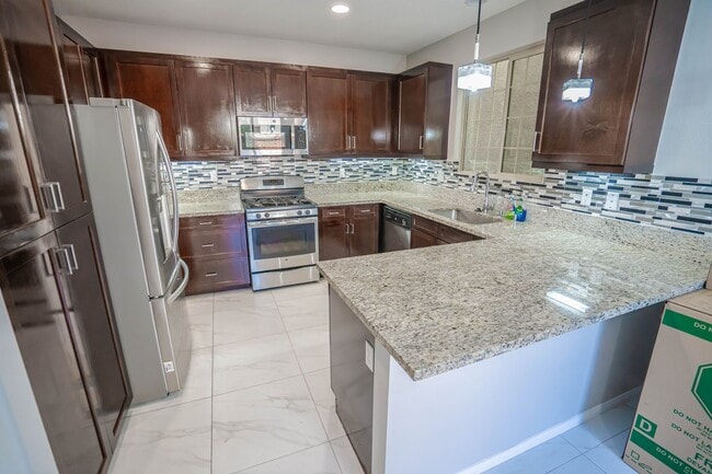 Building Photo - Modern 3-Bedroom Home in North Hollywood w...