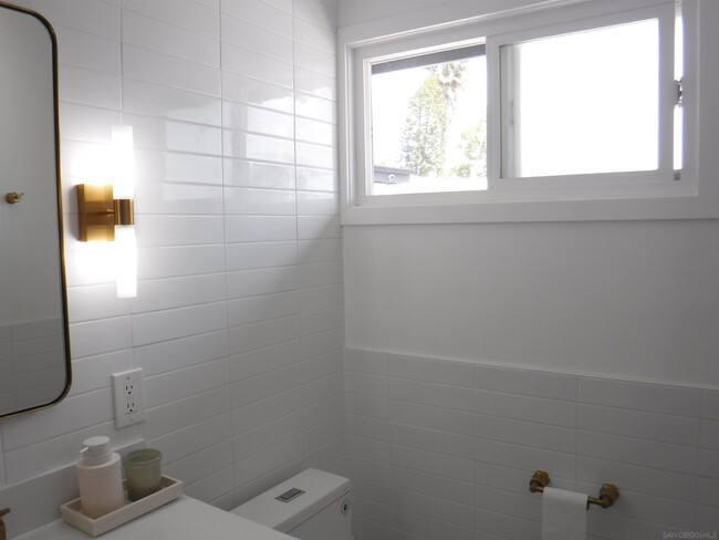 Building Photo - 4970 Mt Almagosa Dr