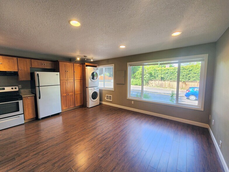 Building Photo - 4232-4232 SE Cesar Estrada Chavez Blvd