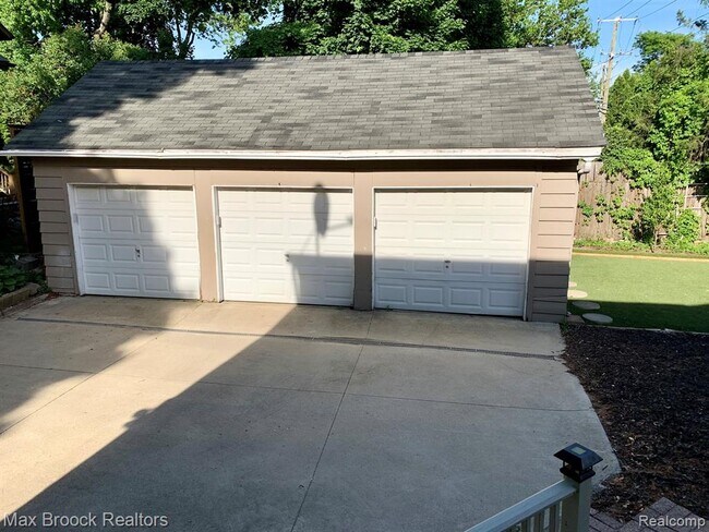 Building Photo - 156 N Worth St