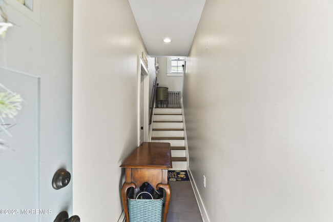 Building Photo - 616 3rd Ave