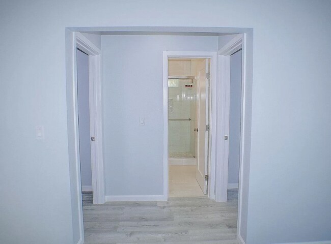 Building Photo - 3931 Riviera Dr