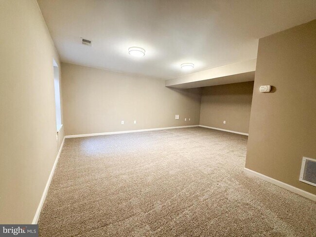 Building Photo - 204 Langley Ct