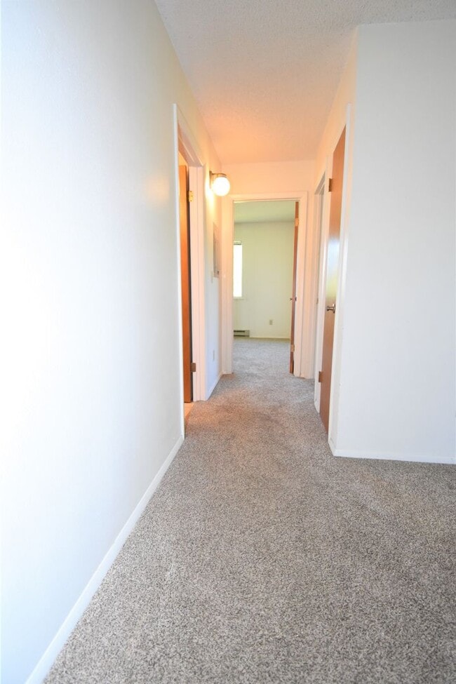 Building Photo - Spectacular views of the Bridgers!  Cute 2 bedroom 1.5 bath apartment