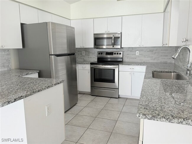 Building Photo - 4150 Tarpon Ave